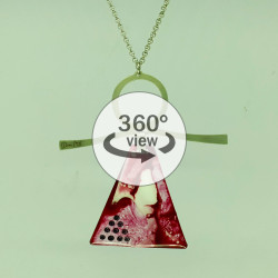 Dixica - 360° Pogled - Sirup od maline na sladoledu od vanilije